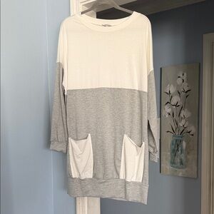 Two-Tone Gray and White Long Sleeve Tunic Style Dress